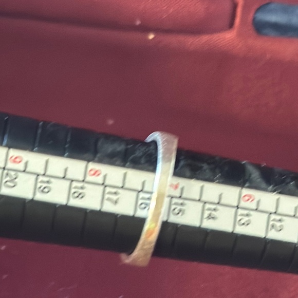 Elegant Silver Ring with Clear Stones - Picture 6 of 8